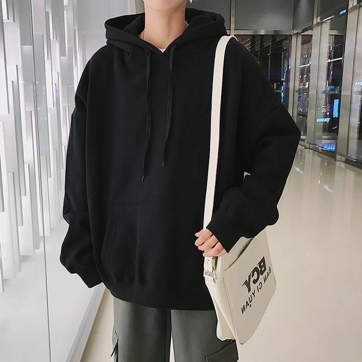 Why Oversized Hoodies Fit So Easily Into Everyday American Life